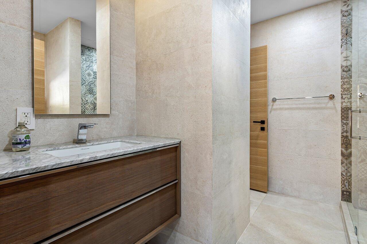 425 Coral Way