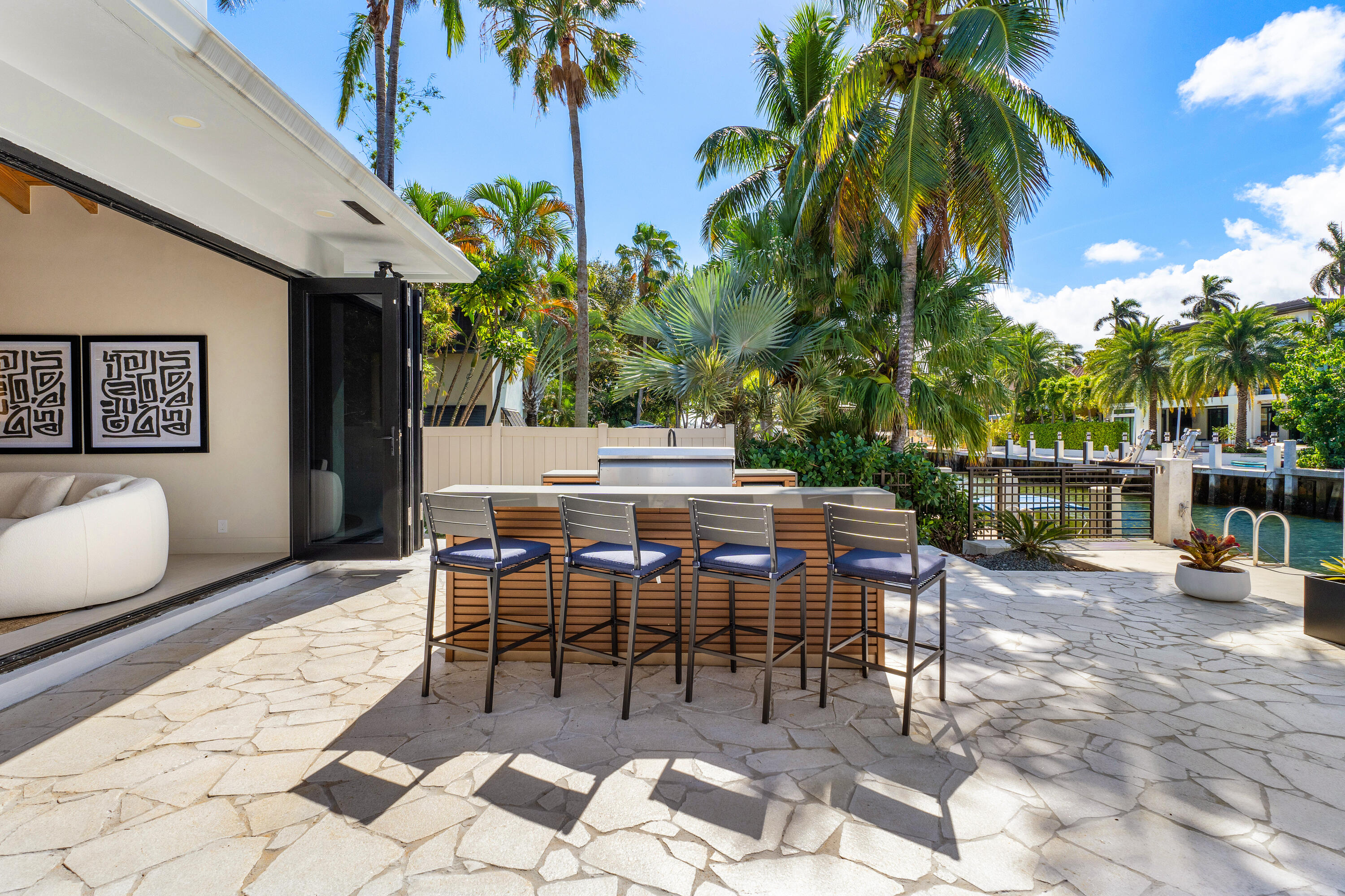 425 Coral Way