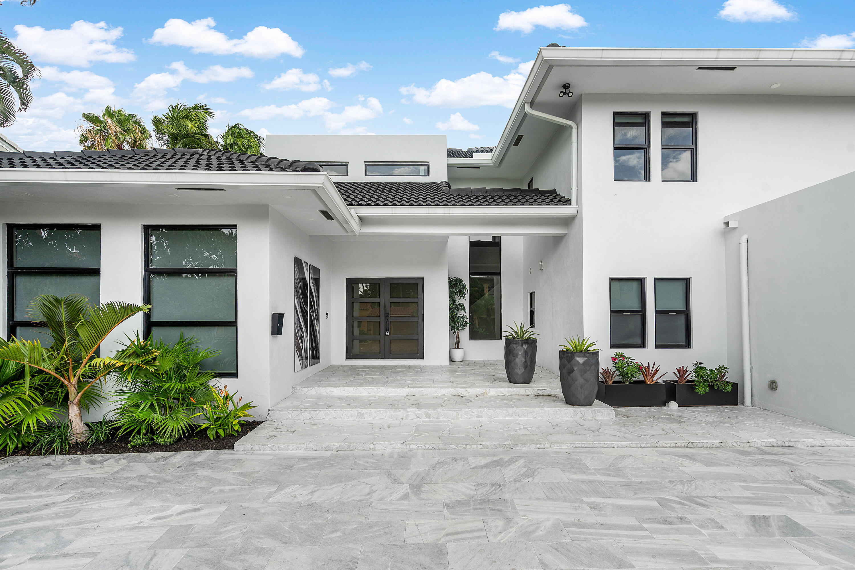425 Coral Way