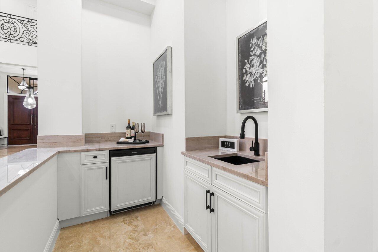 17939 Lake Azure Way