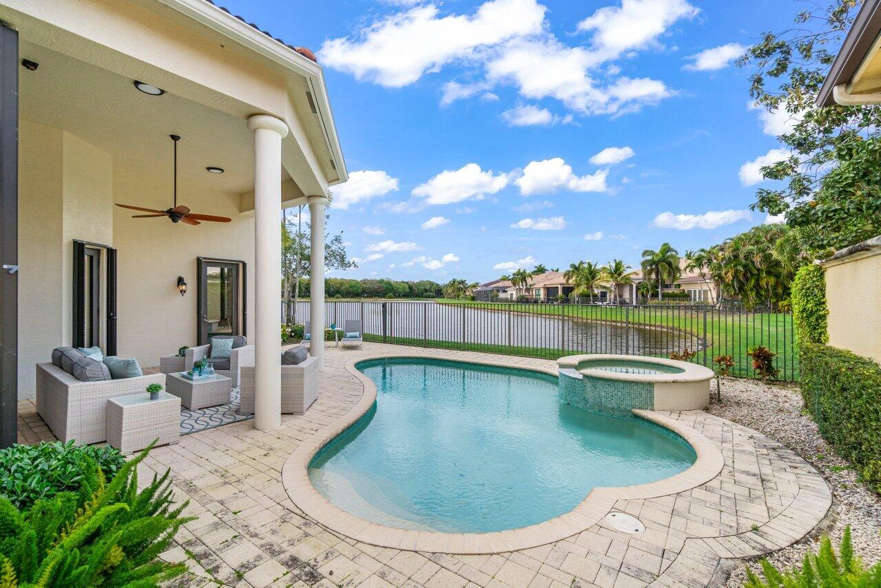 17939 Lake Azure Way
