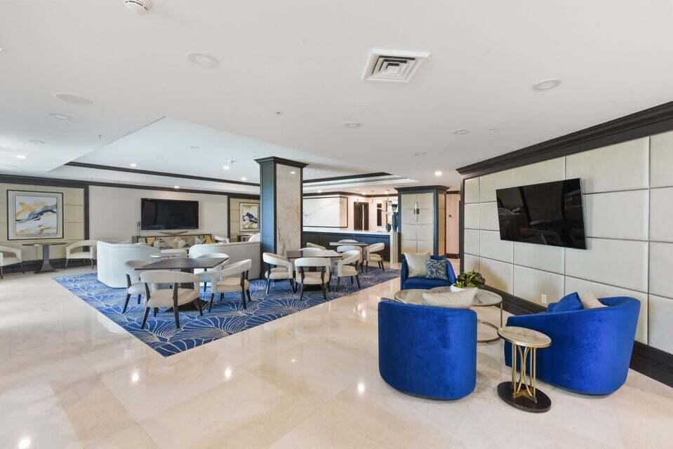 1063 Hillsboro Mile 301