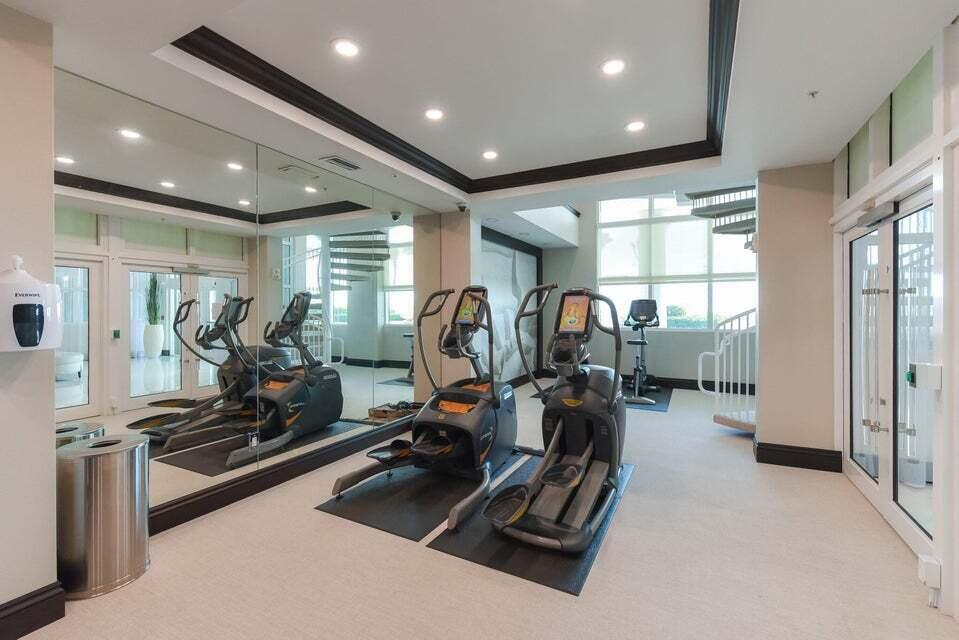 1063 Hillsboro Mile 301