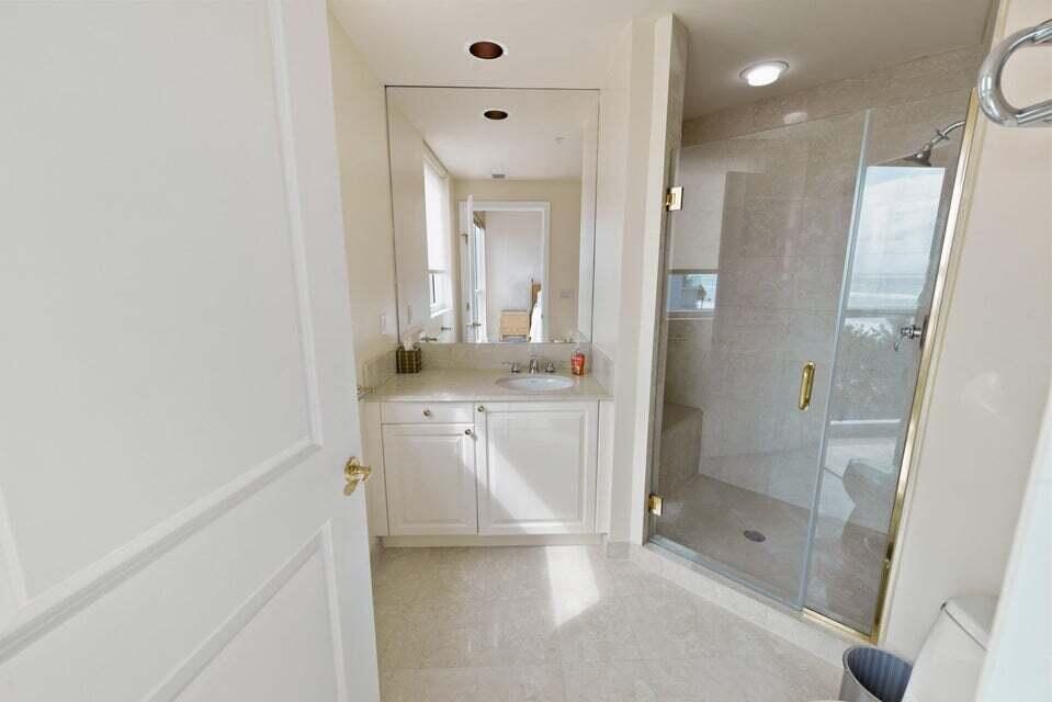 1063 Hillsboro Mile 301