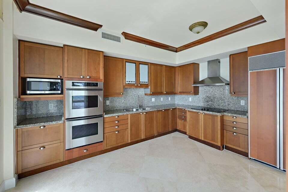 1063 Hillsboro Mile 301