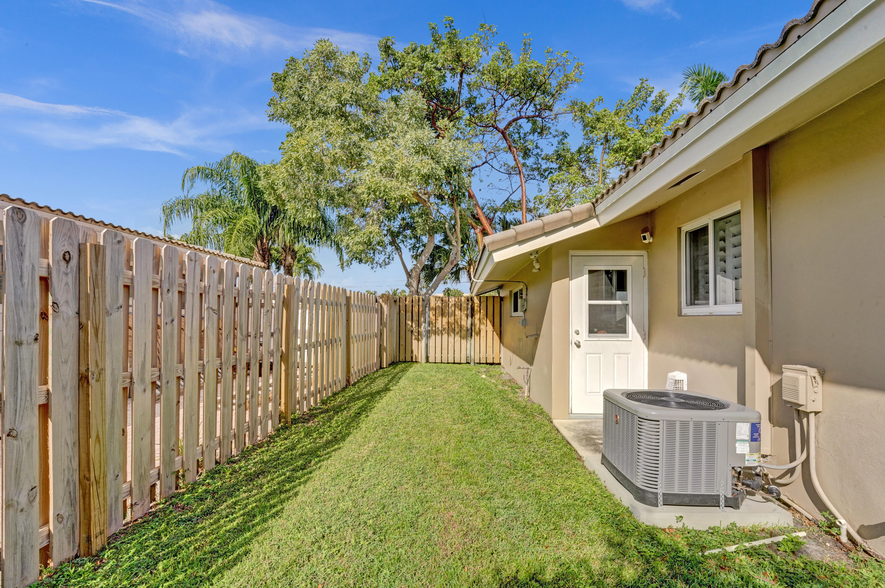 2220 NE 32nd Street, Lighthouse Point
