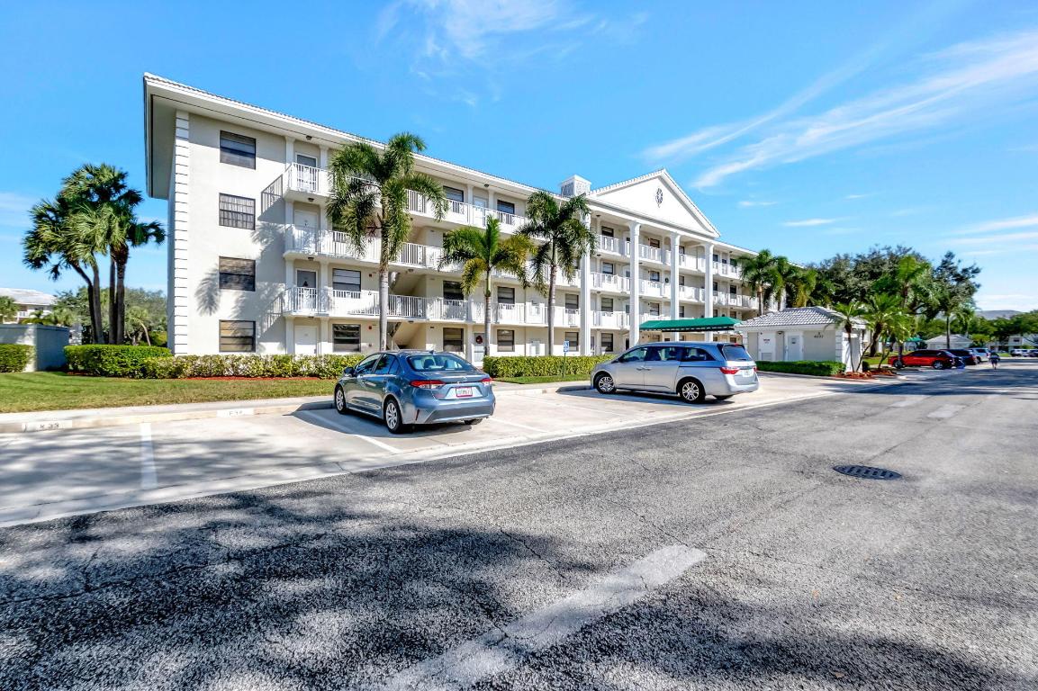 6037 Balboa Circle 401