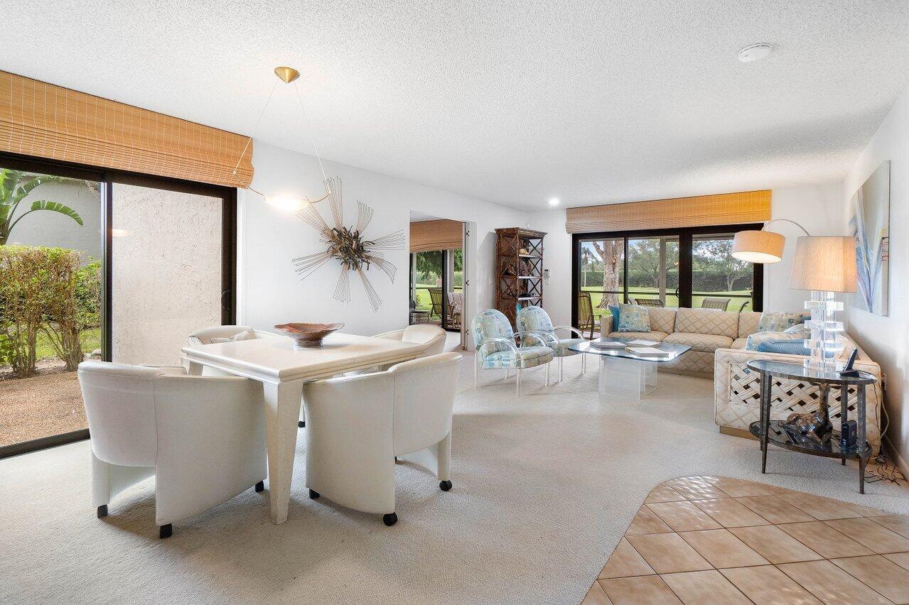 11 Stratford Drive E A