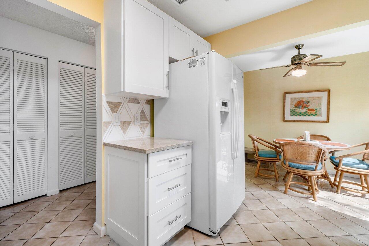 11 Stratford Drive E A