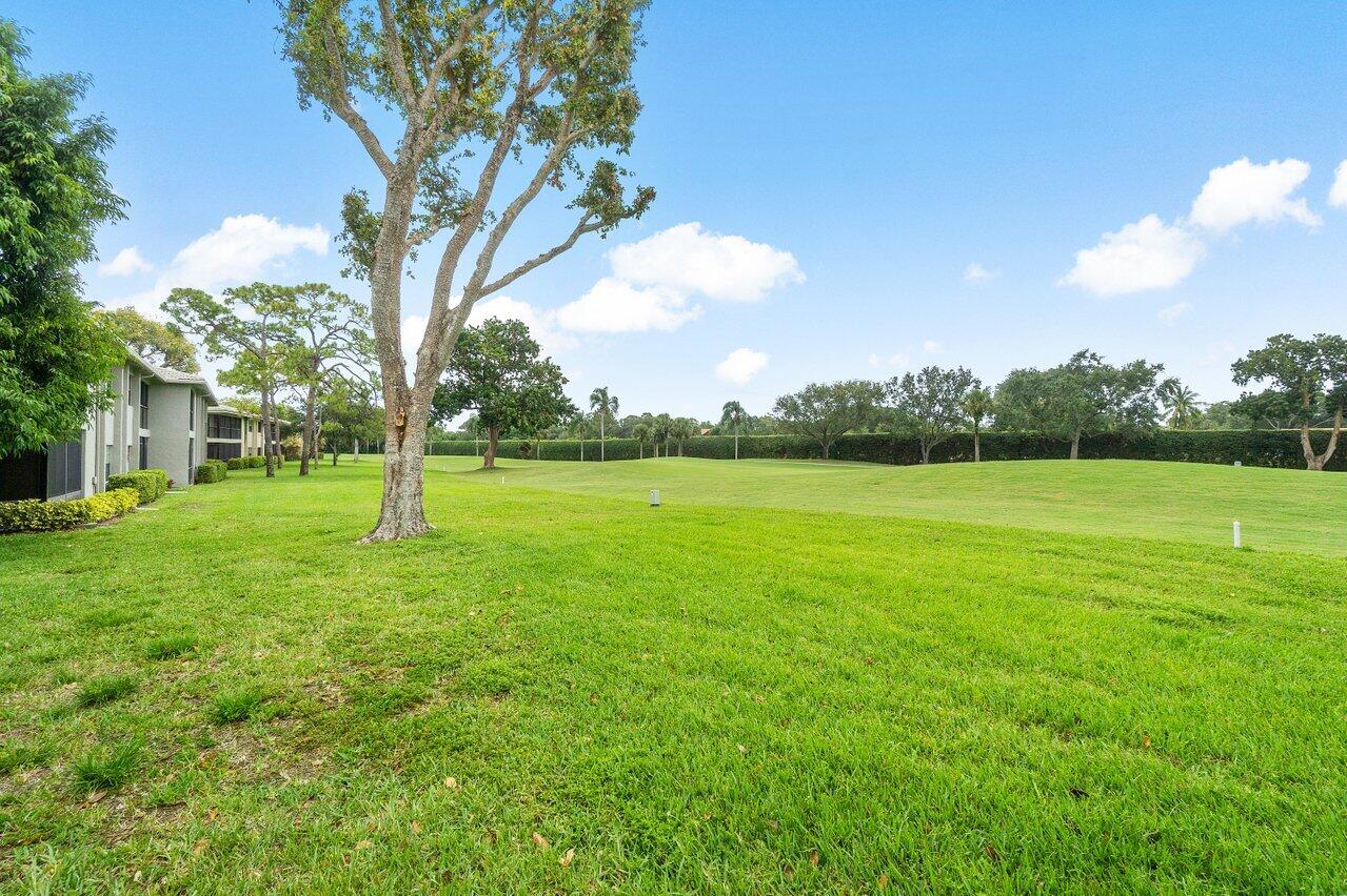 11 Stratford Drive E A