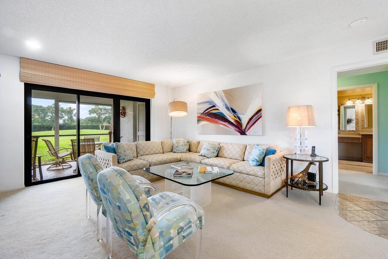 11 Stratford Drive E A