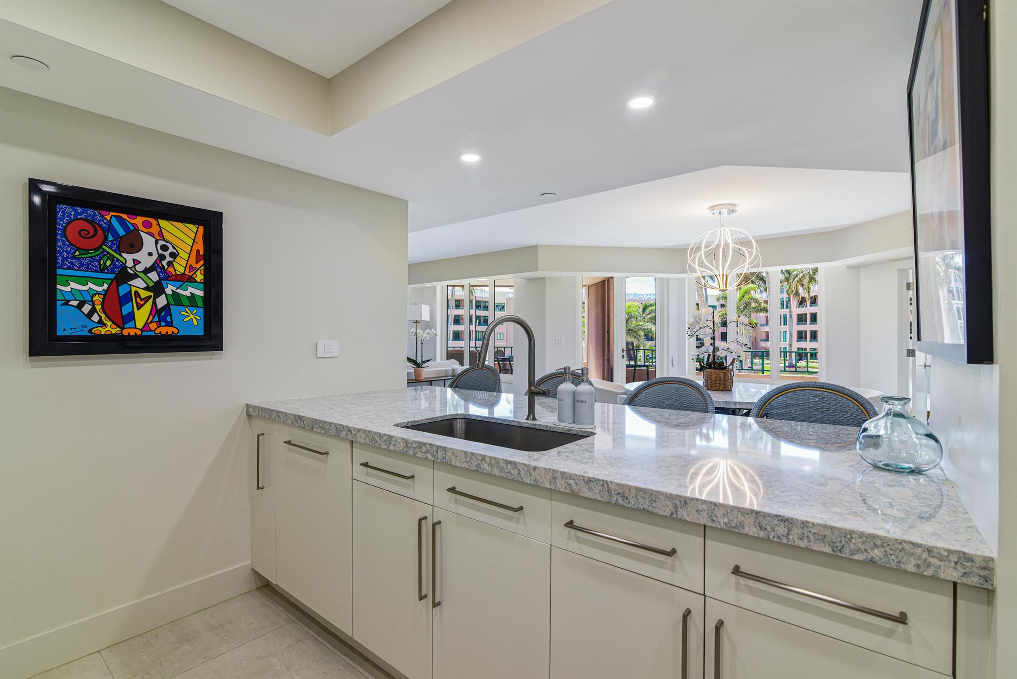 100 SE 5th 305 Avenue 305