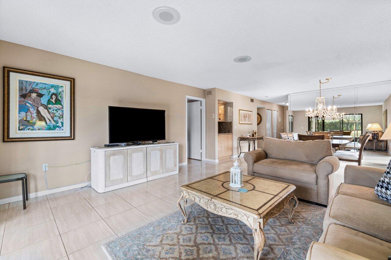 10 Stratford Drive E A