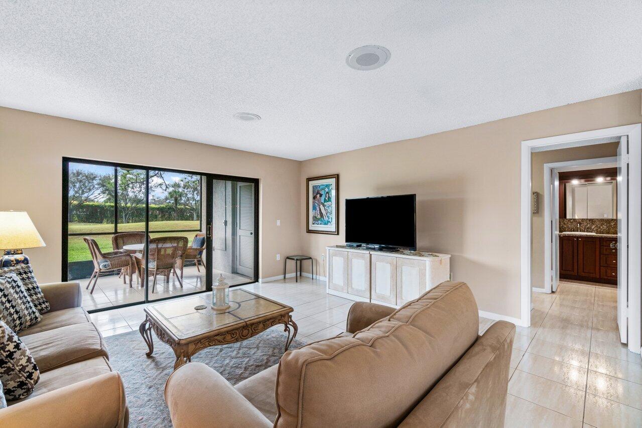 10 Stratford Drive E A