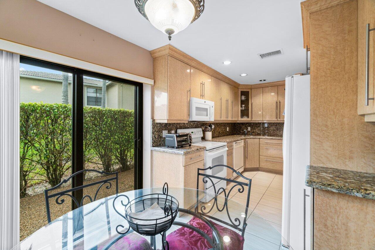 10 Stratford Drive E A