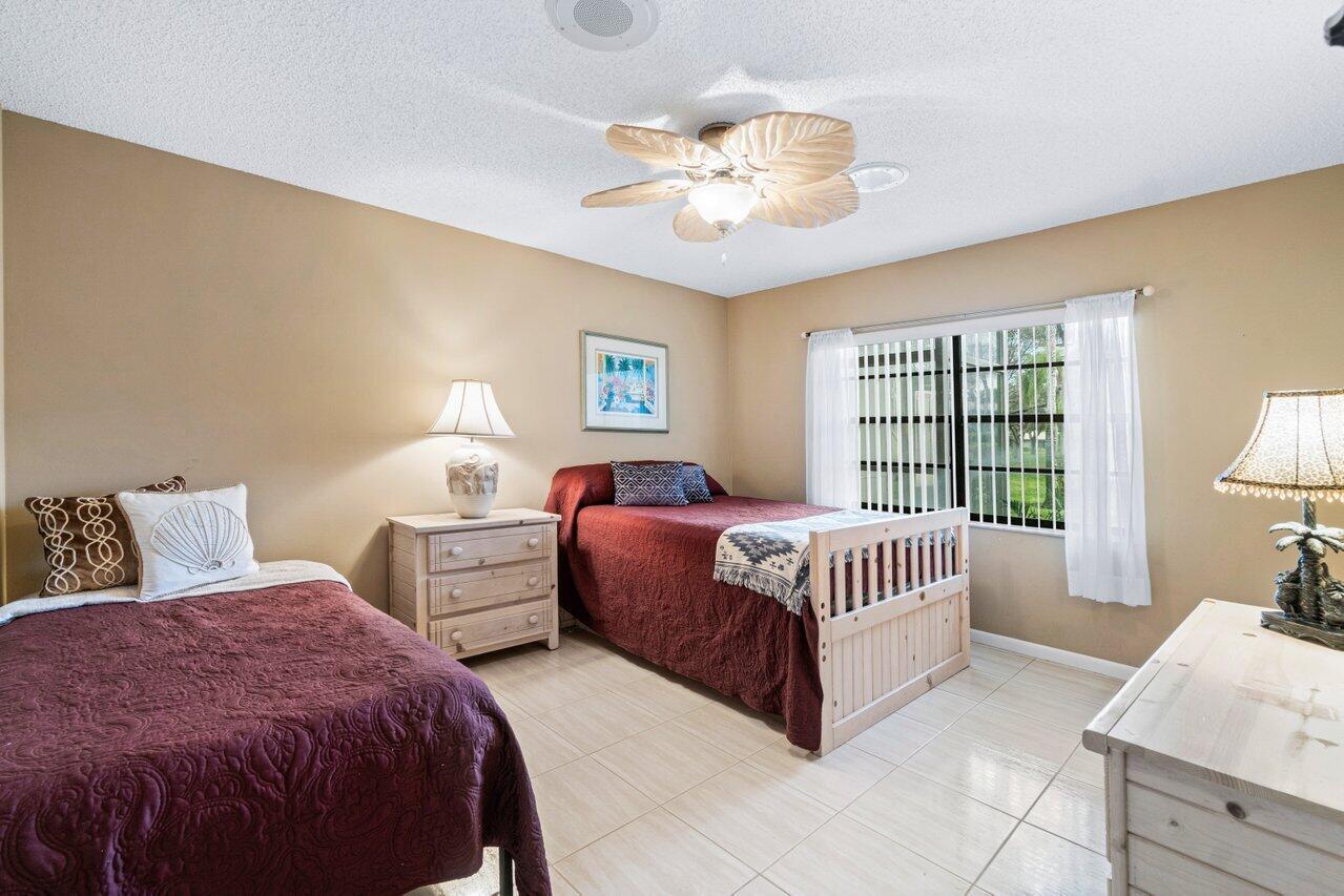 10 Stratford Drive E A