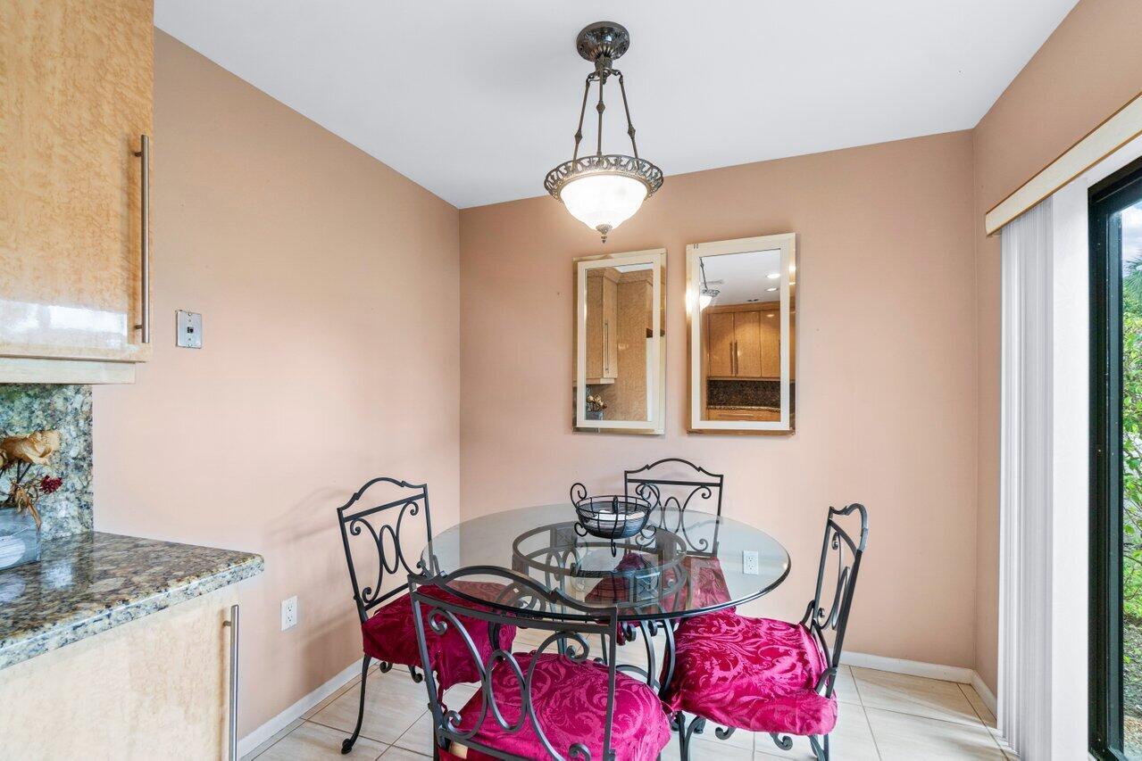 10 Stratford Drive E A