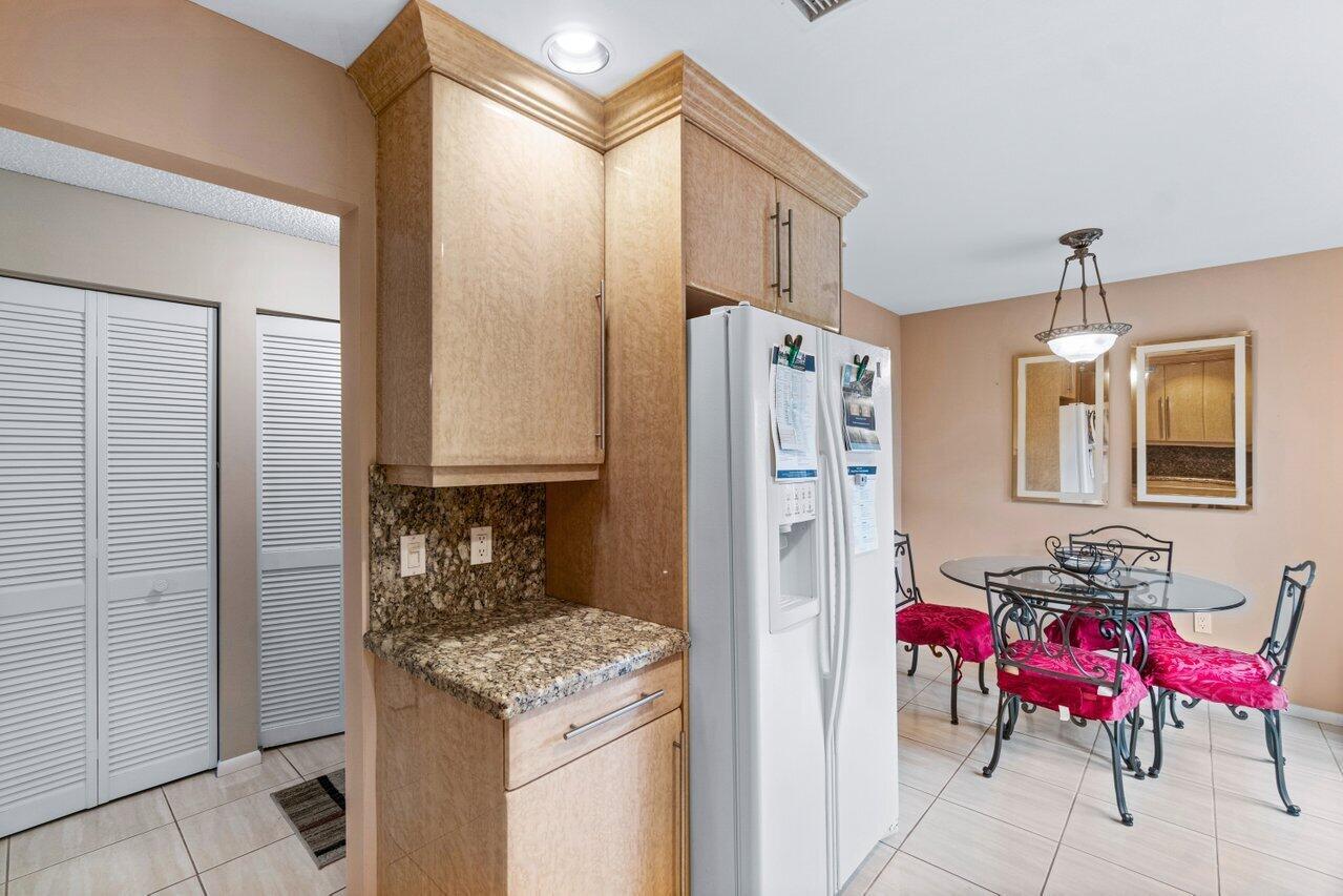 10 Stratford Drive E A