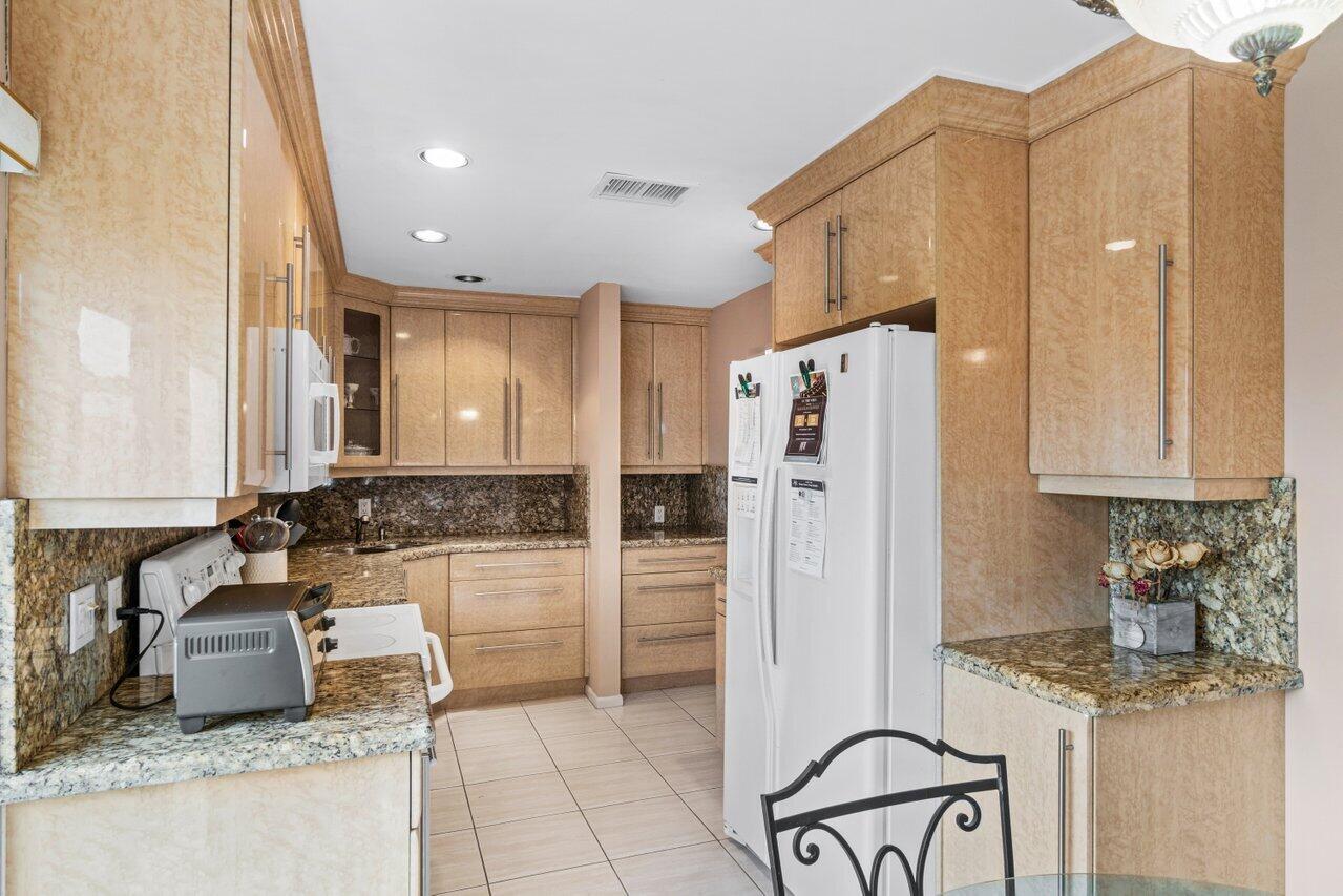 10 Stratford Drive E A