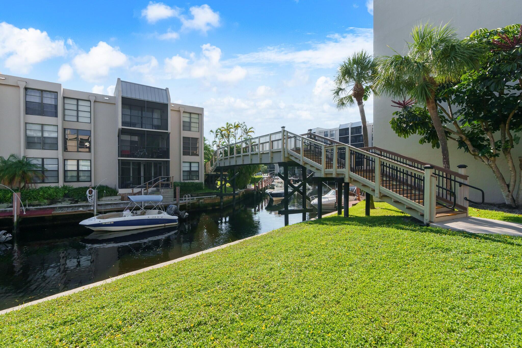 2 Royal Palm Way 105