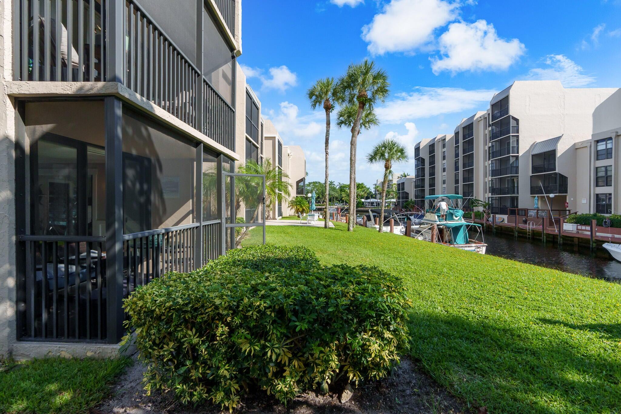2 Royal Palm Way 105