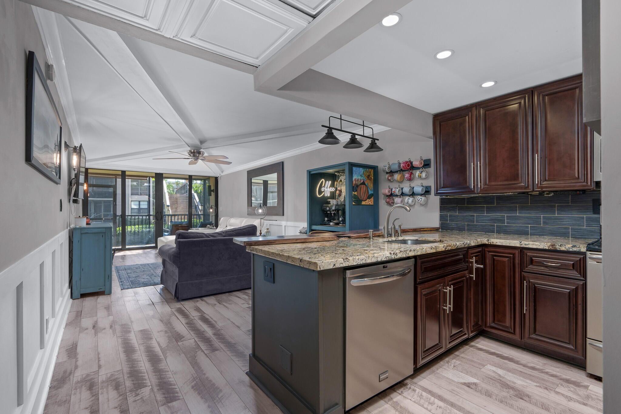 2 Royal Palm Way 105