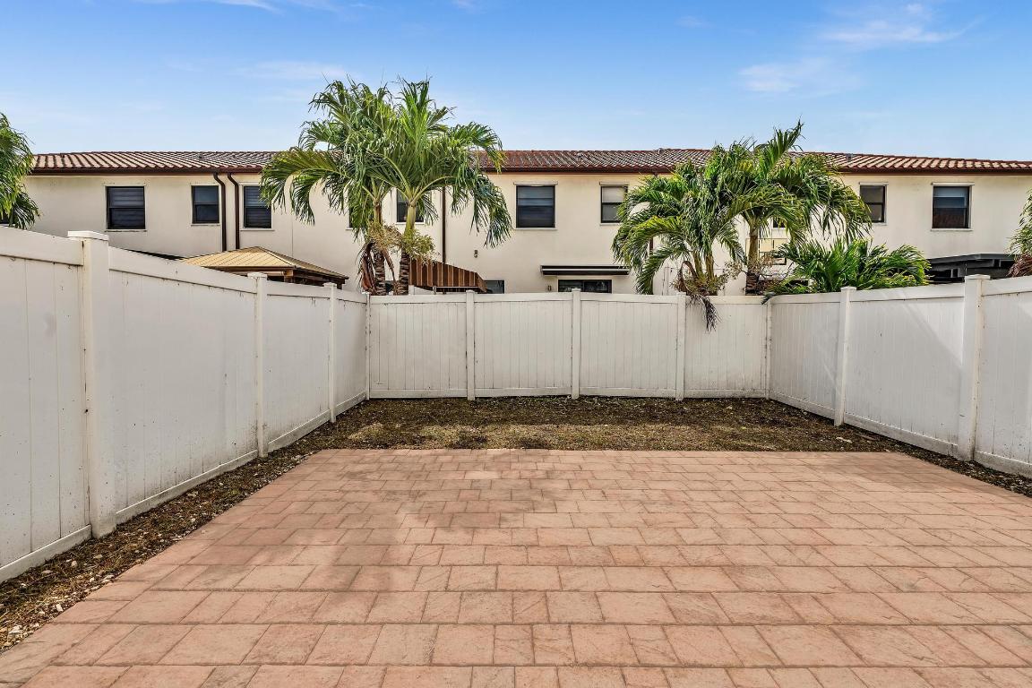 3320 W 90th Street, Hialeah