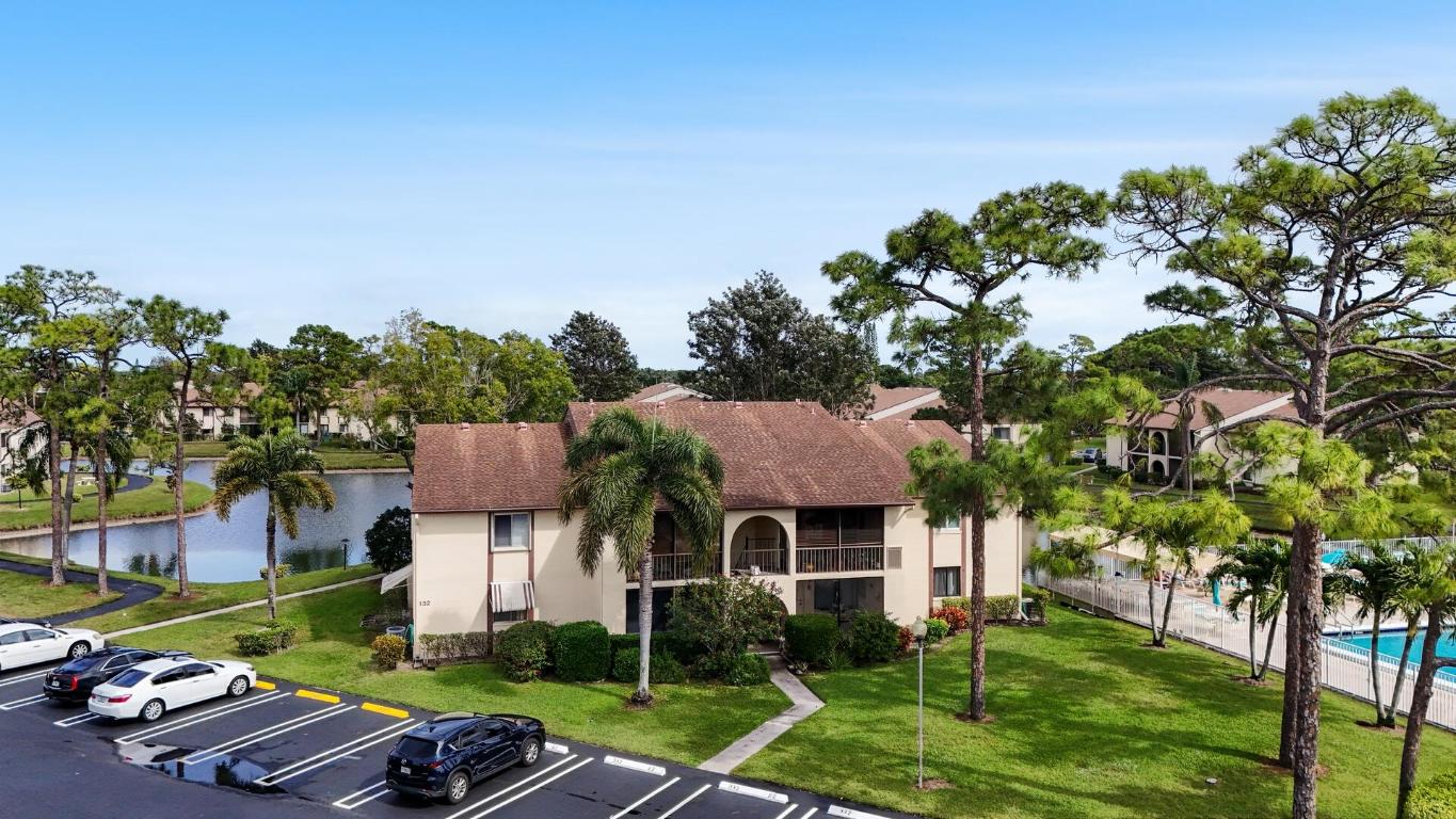 332 Knotty Pine Circle C-1, Greenacres Unit: C-1