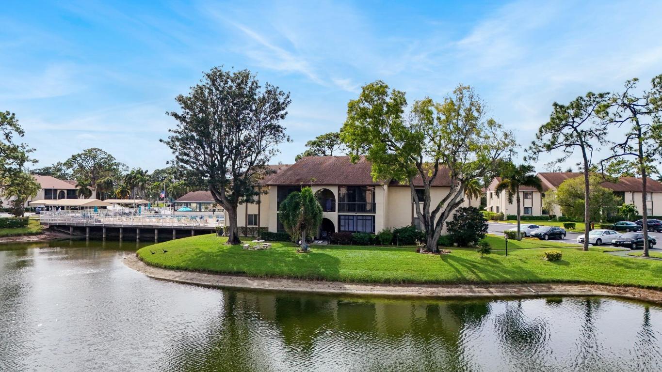 332 Knotty Pine Circle C-1, Greenacres Unit: C-1