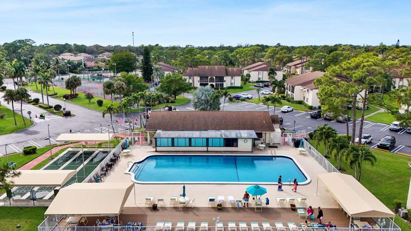 332 Knotty Pine Circle C-1, Greenacres Unit: C-1