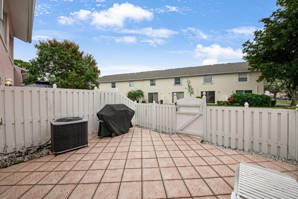 231 Foxtail Drive G, Greenacres Unit: G