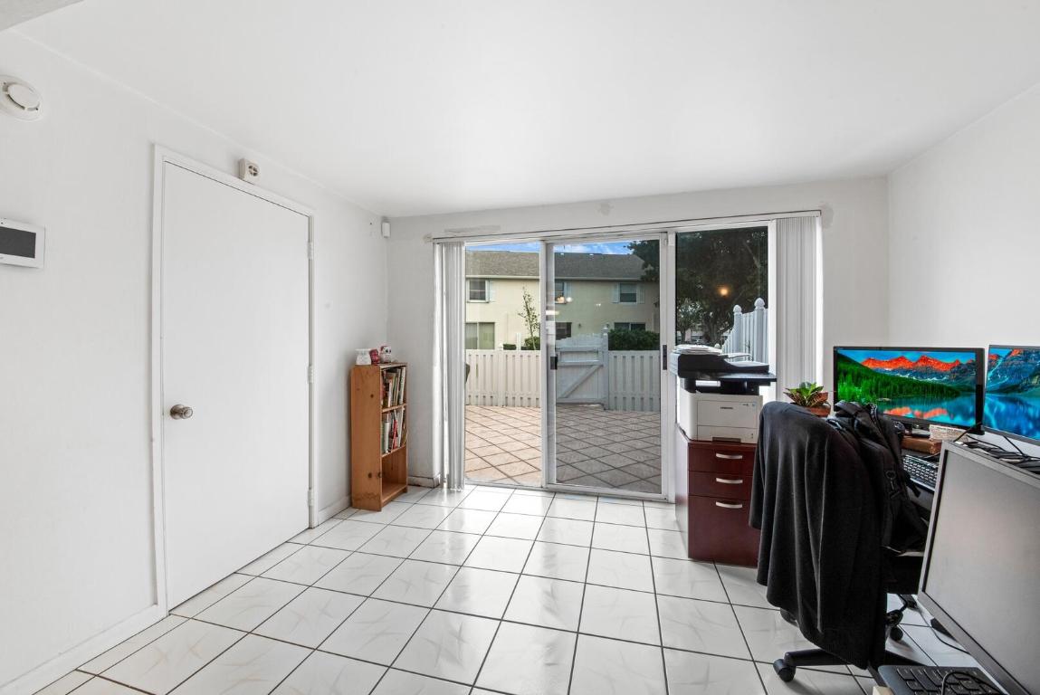 231 Foxtail Drive G, Greenacres Unit: G