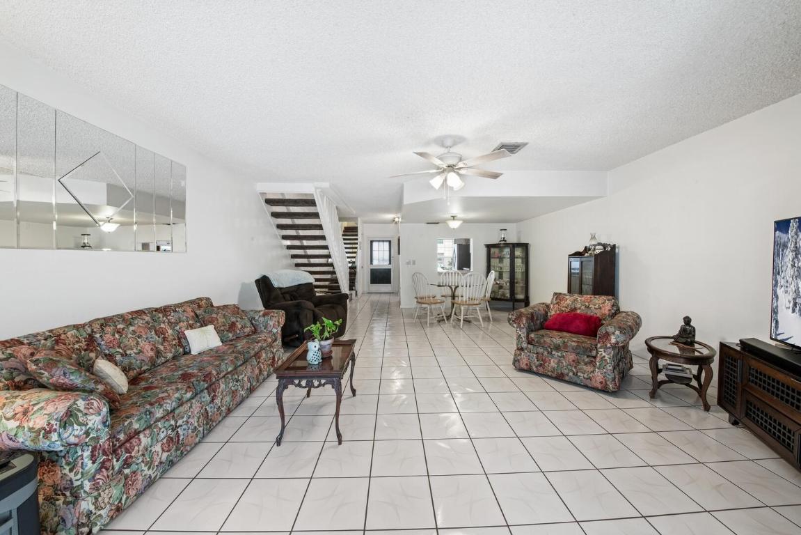 231 Foxtail Drive G, Greenacres Unit: G