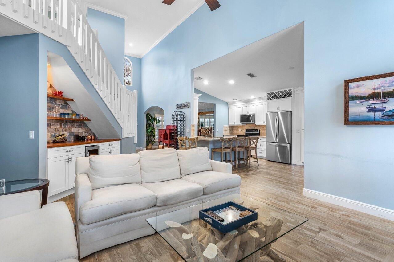 1132 Canoe Point