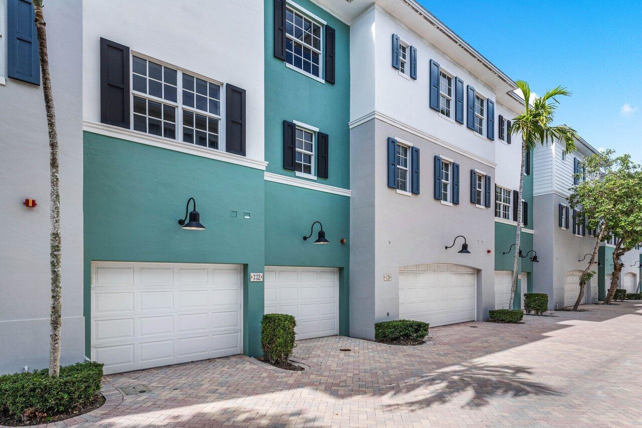 332 W Mallory Circle
