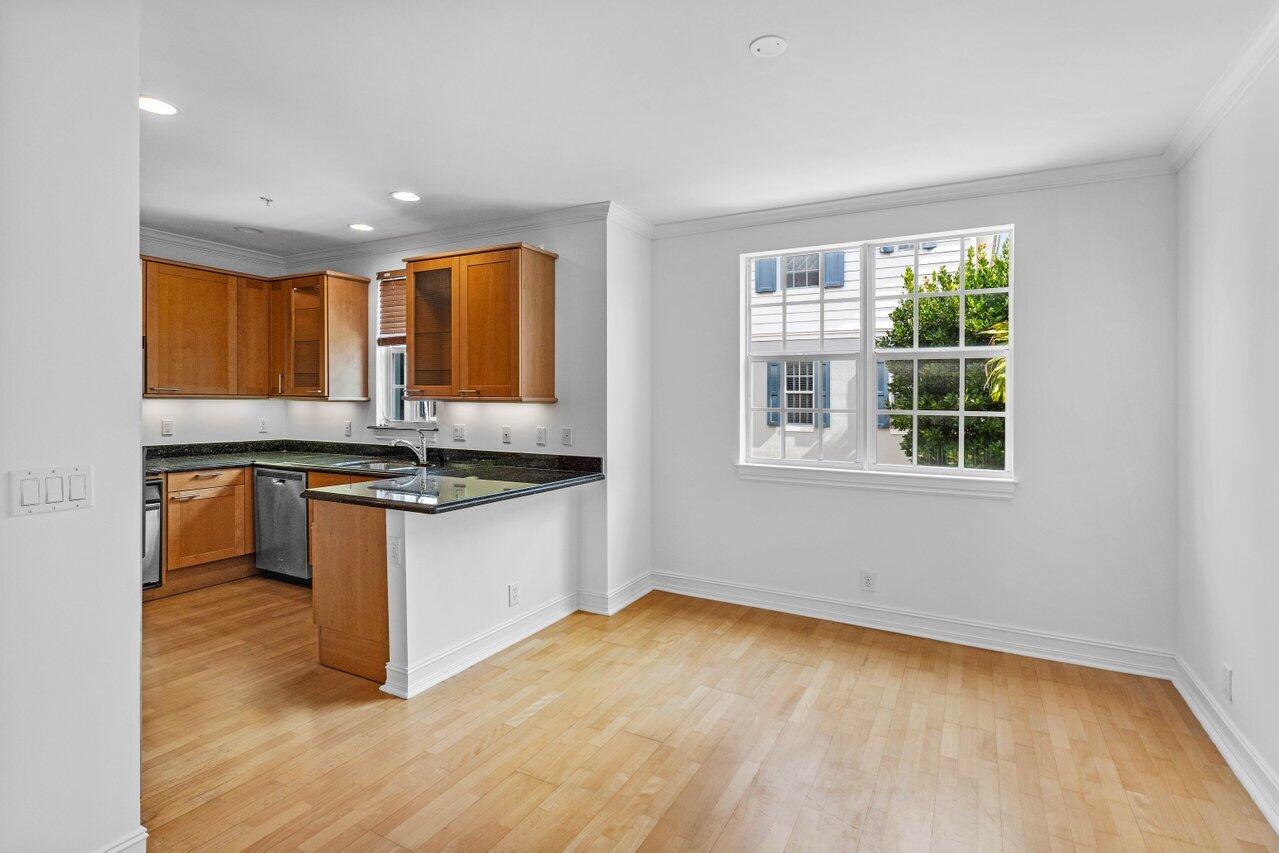332 W Mallory Circle