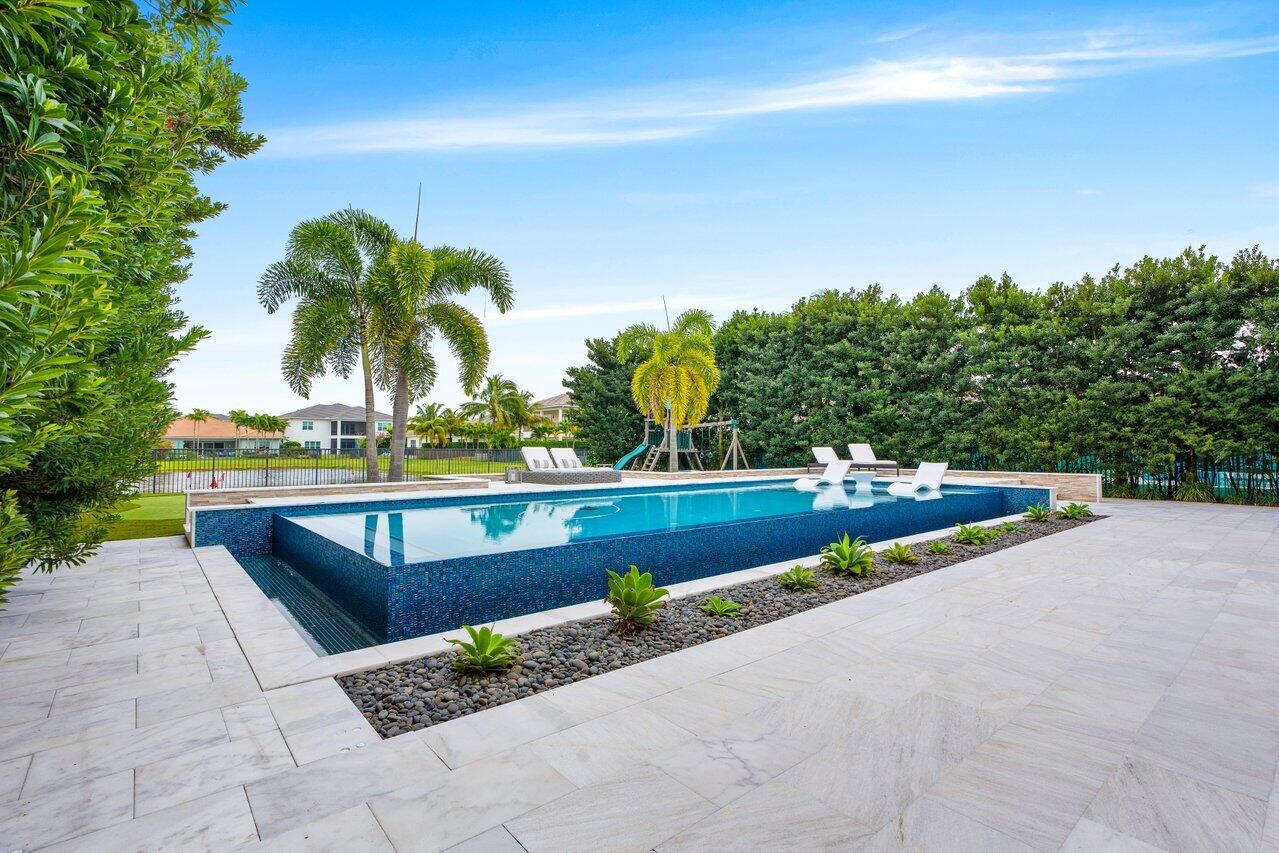 19878 Meadowside Lane