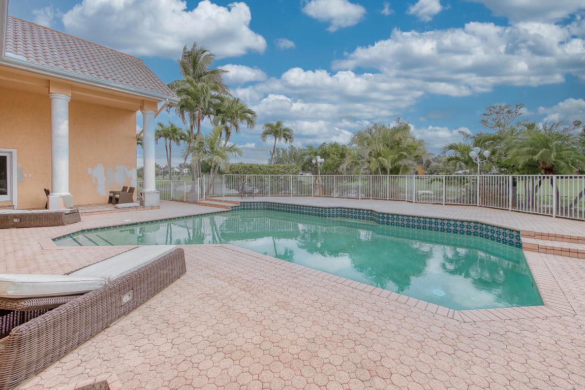 100 Glenbrook Court, Atlantis