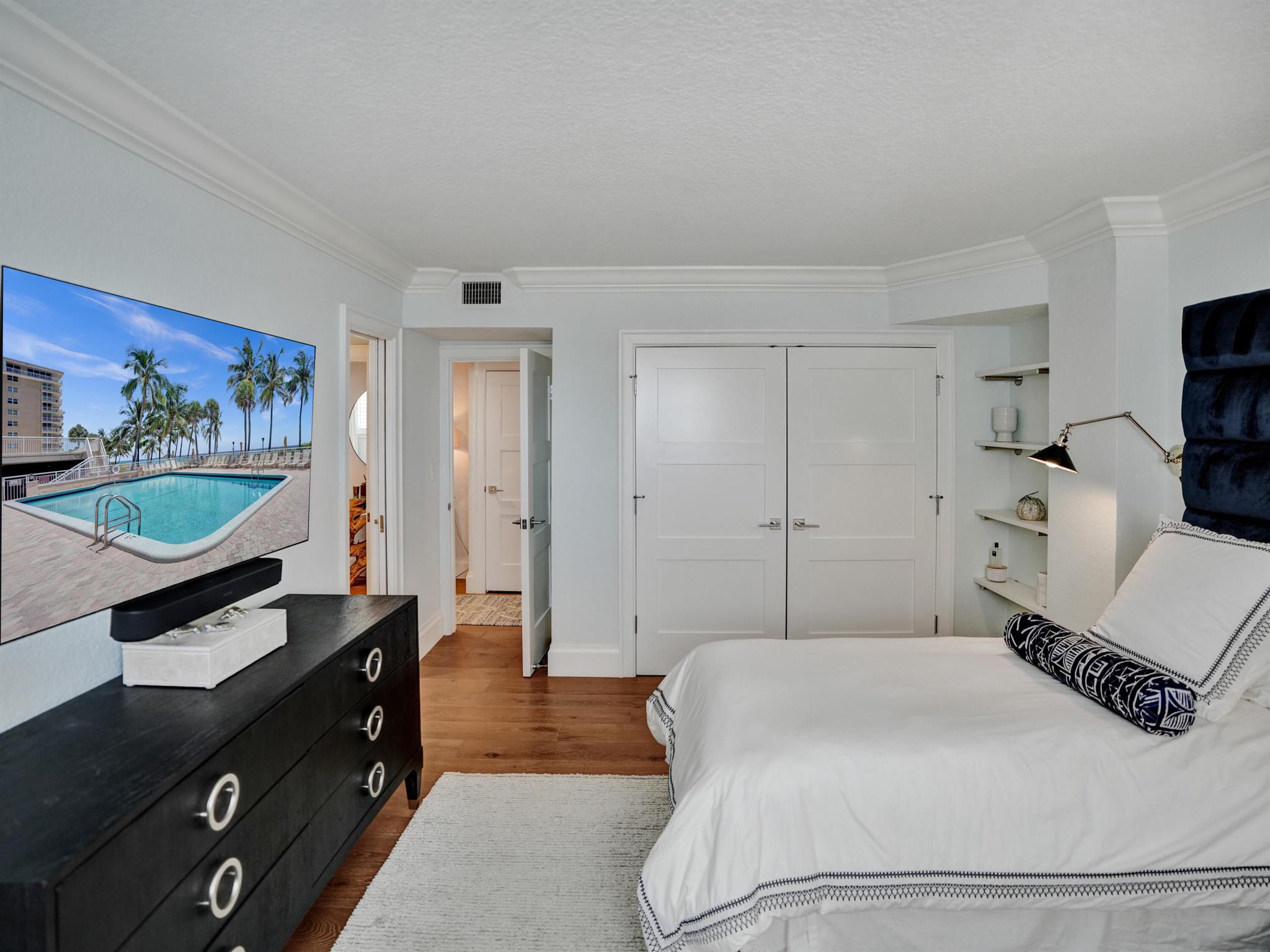 1051 Hillsboro Mile 510e