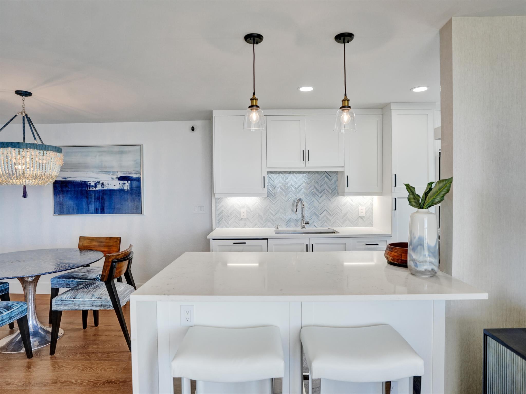 1051 Hillsboro Mile 510e