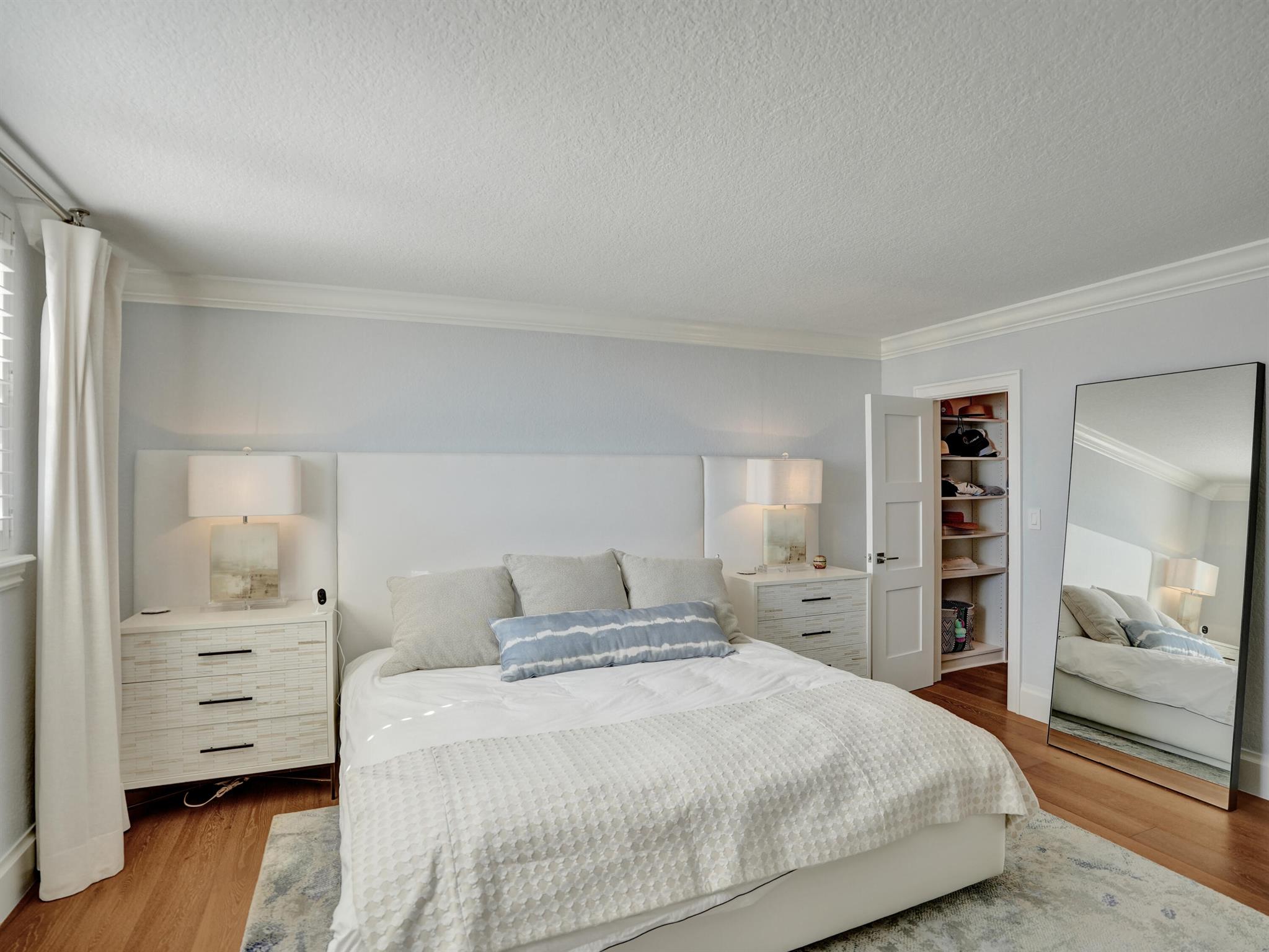 1051 Hillsboro Mile 510e