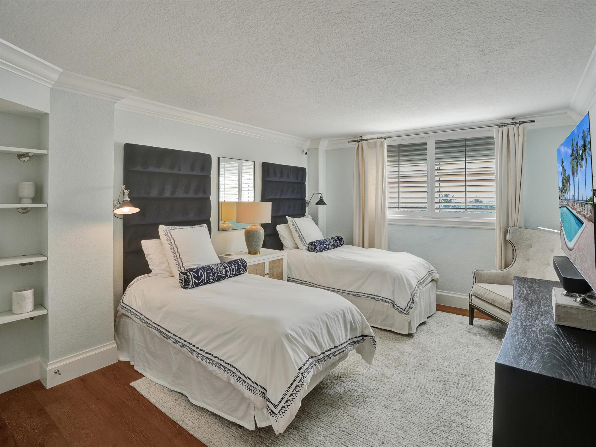 1051 Hillsboro Mile 510e