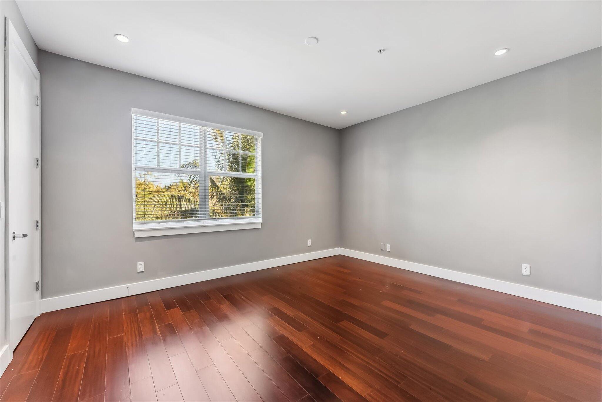 106 SW 1st Avenue