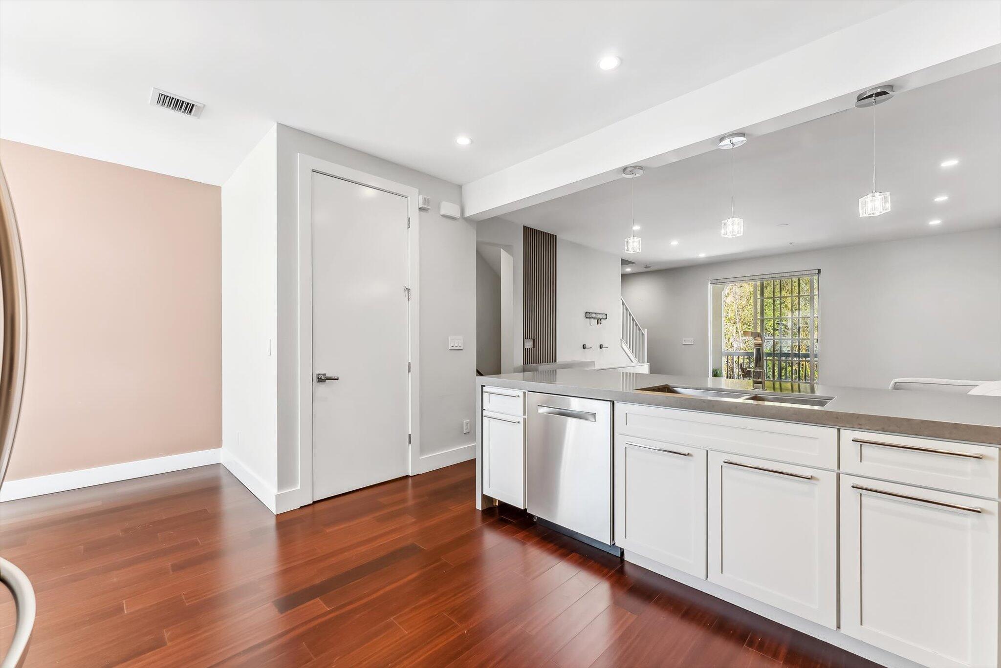 106 SW 1st Avenue