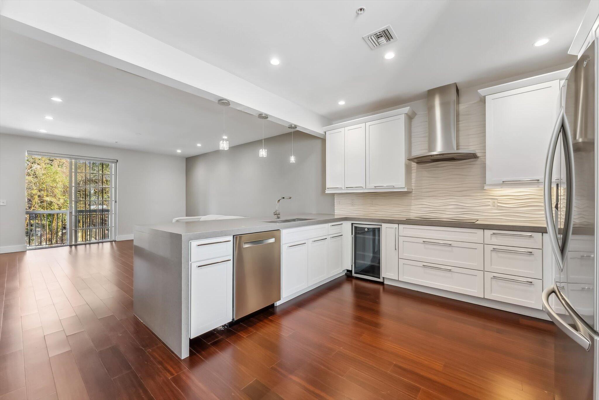 106 SW 1st Avenue