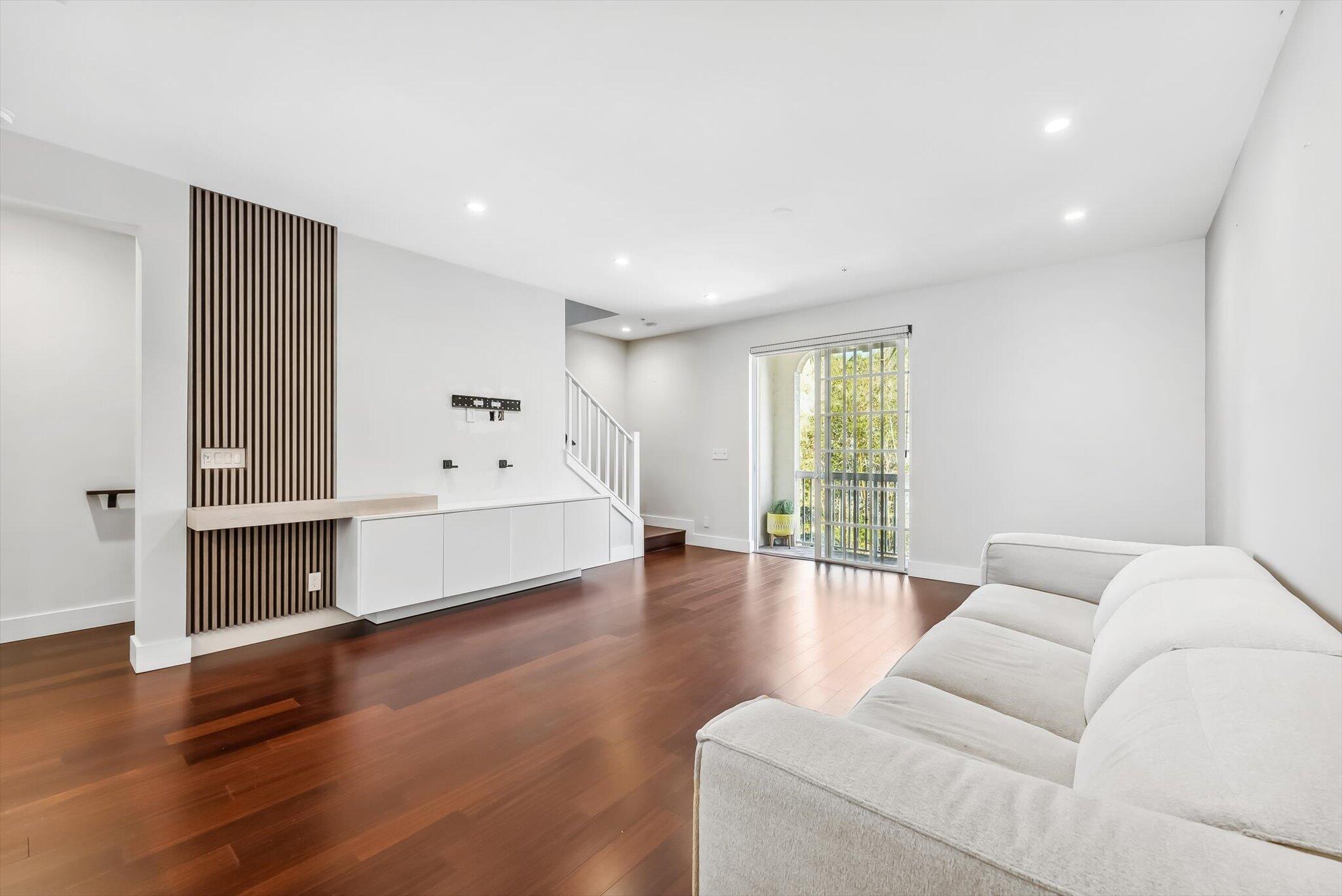 106 SW 1st Avenue