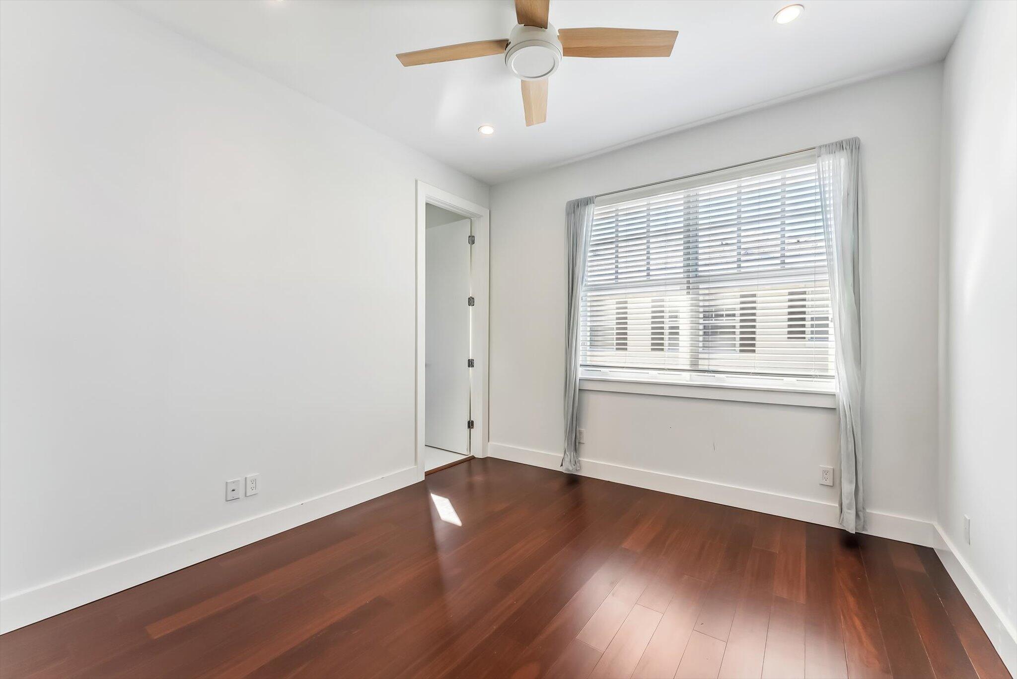 106 SW 1st Avenue