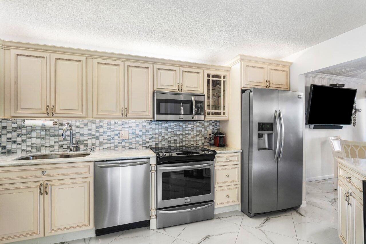 5850 Camino Del Sol 201