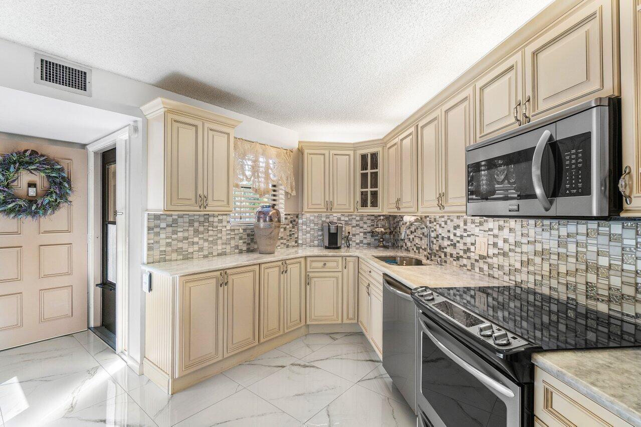 5850 Camino Del Sol 201