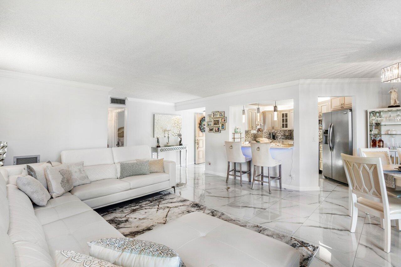 5850 Camino Del Sol 201